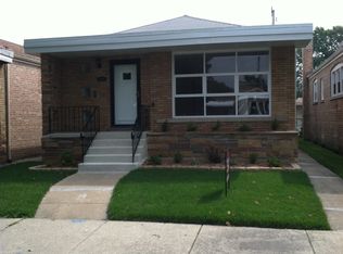 8829 S Paxton Ave, Chicago, IL 60617