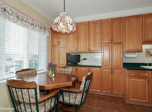 5th image of 501 Forest Ave APT 407