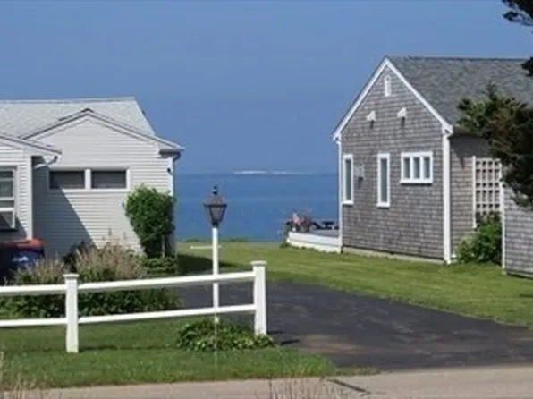 17 Balsam St, Fairhaven, MA 02719
