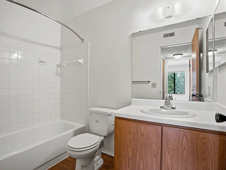 Beacon Hill and Great Oaks Apartments — Photo 8