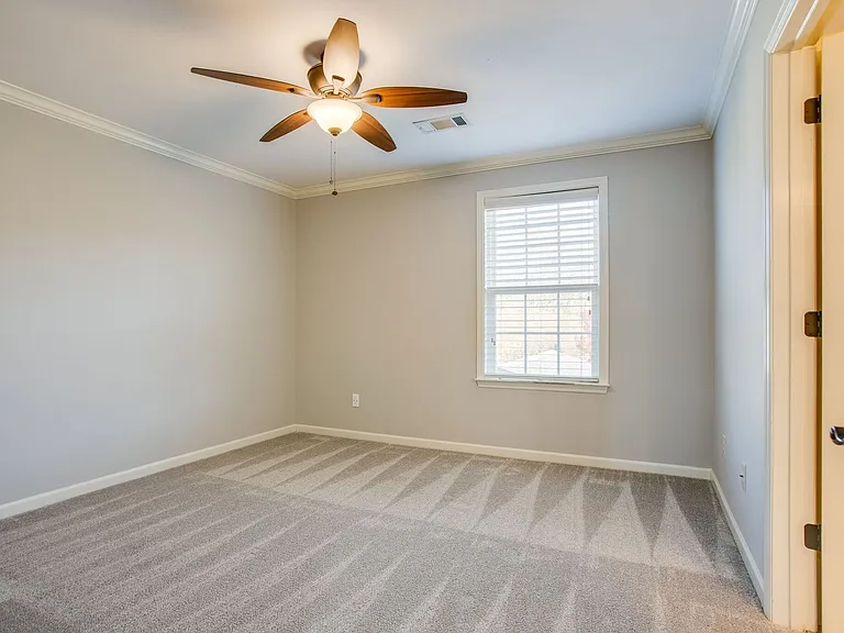417 Gambrel Ct — Photo 26