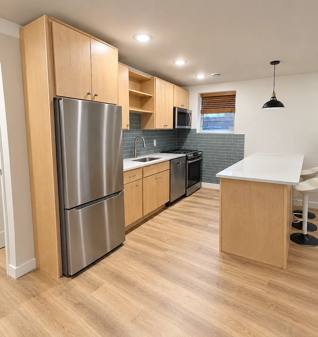 2 bed, 1375 sqft, $2,200 — Photo 2