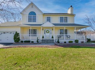44 Washburn St, Lake Grove, NY 11755
