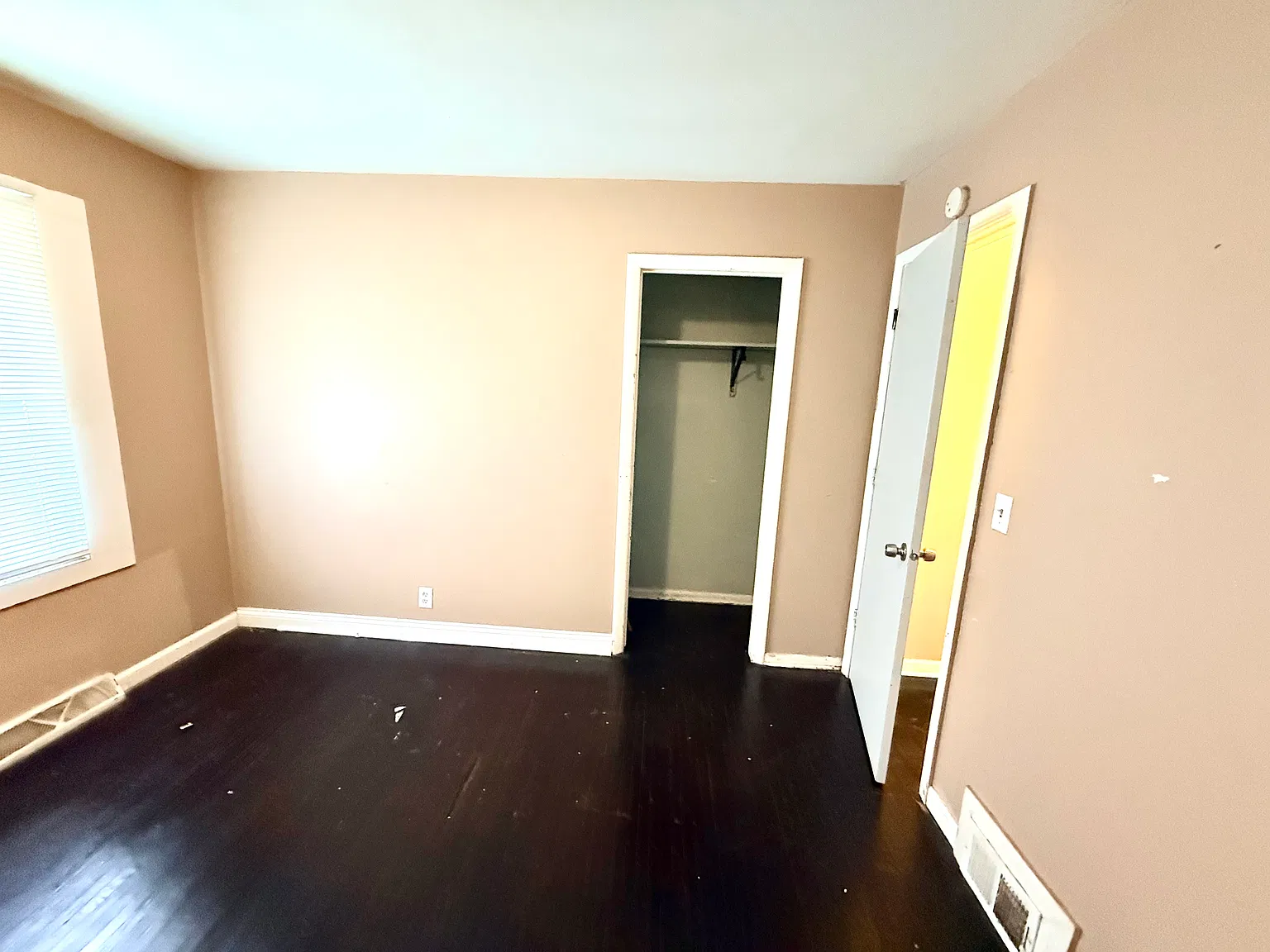 3 bed, 1200 sqft, $1,950 — Photo 2