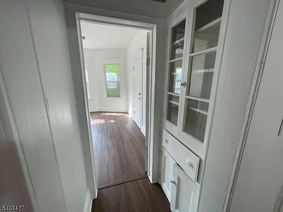 4th image of 183 Chapman St Floor 1