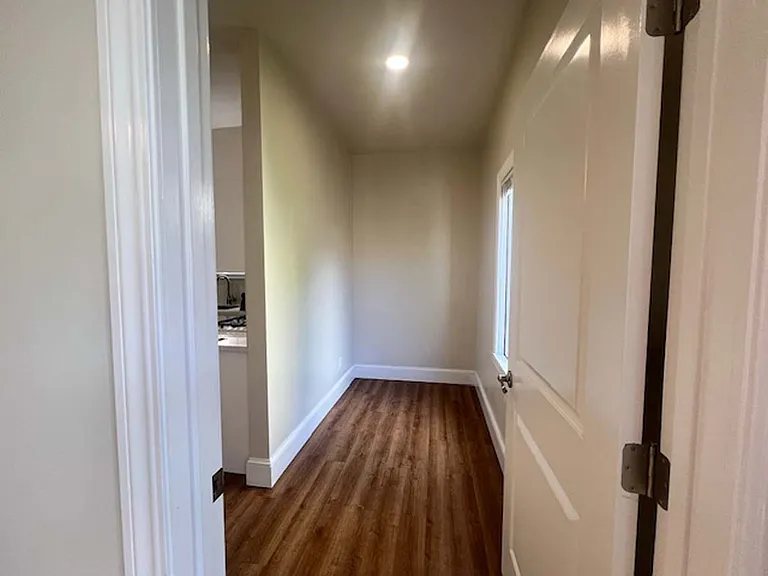 573 Wesley Ave #4 — Photo 33