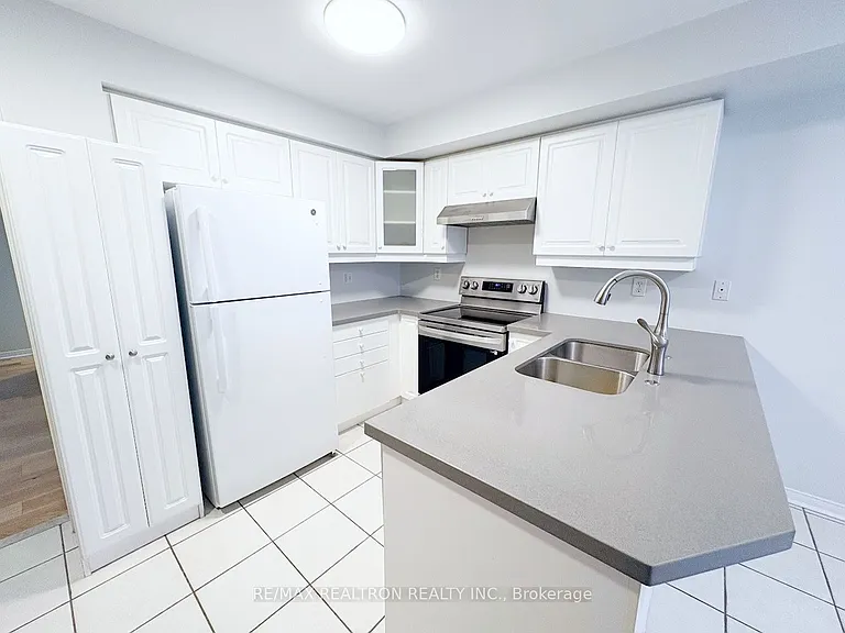 329 Bur Oak Ave — Photo 5