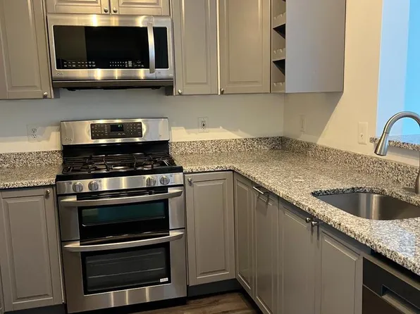 5573 Seminary Rd APT 305, Falls Church, VA 22041