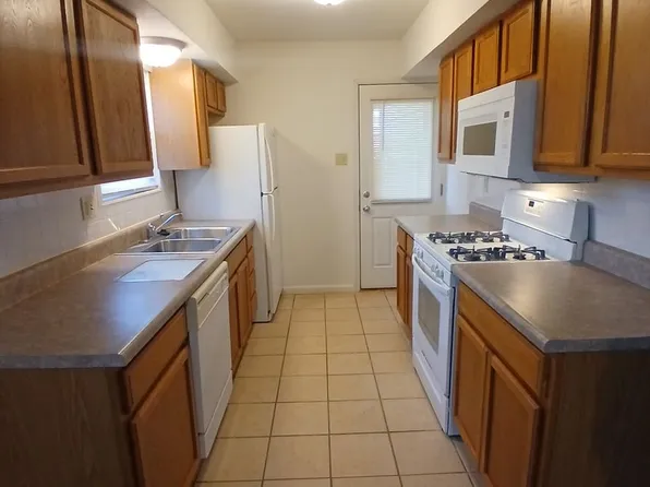 217 Mount Everest Dr APT A, Fenton, MO 63026