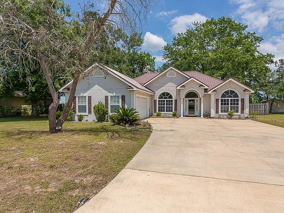 2nd image of 136 Baywood Cir