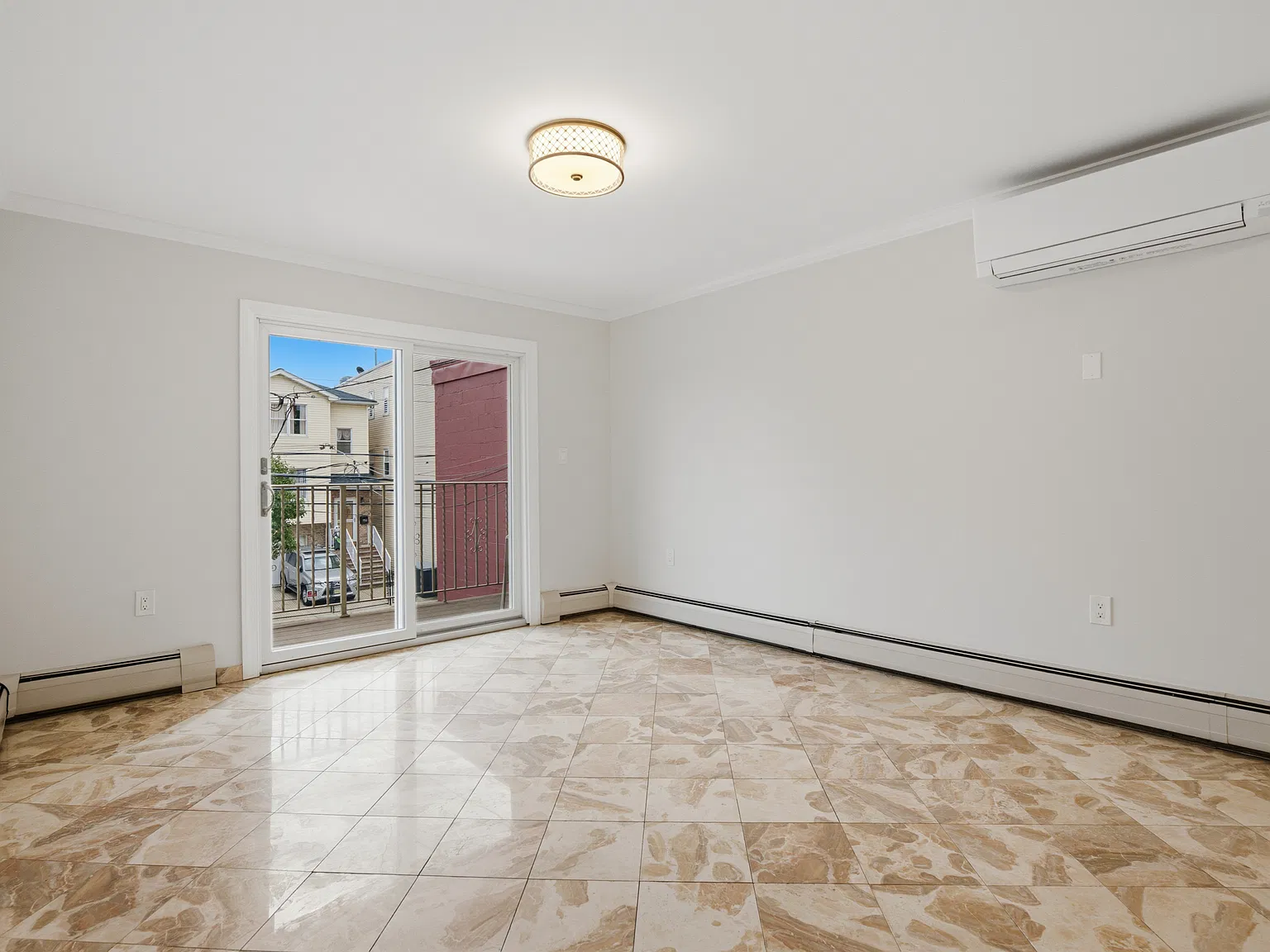 3 bed, 1050 sqft, $3,300 — Photo 4