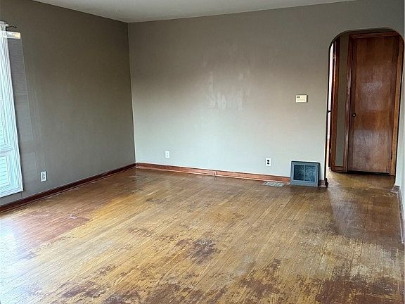 3rd image of 331 White Oak Ave