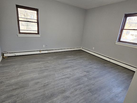 4th image of 253 Sanford St #2A