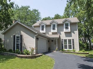 2774 Valley Forge Rd, Lisle, IL 60532