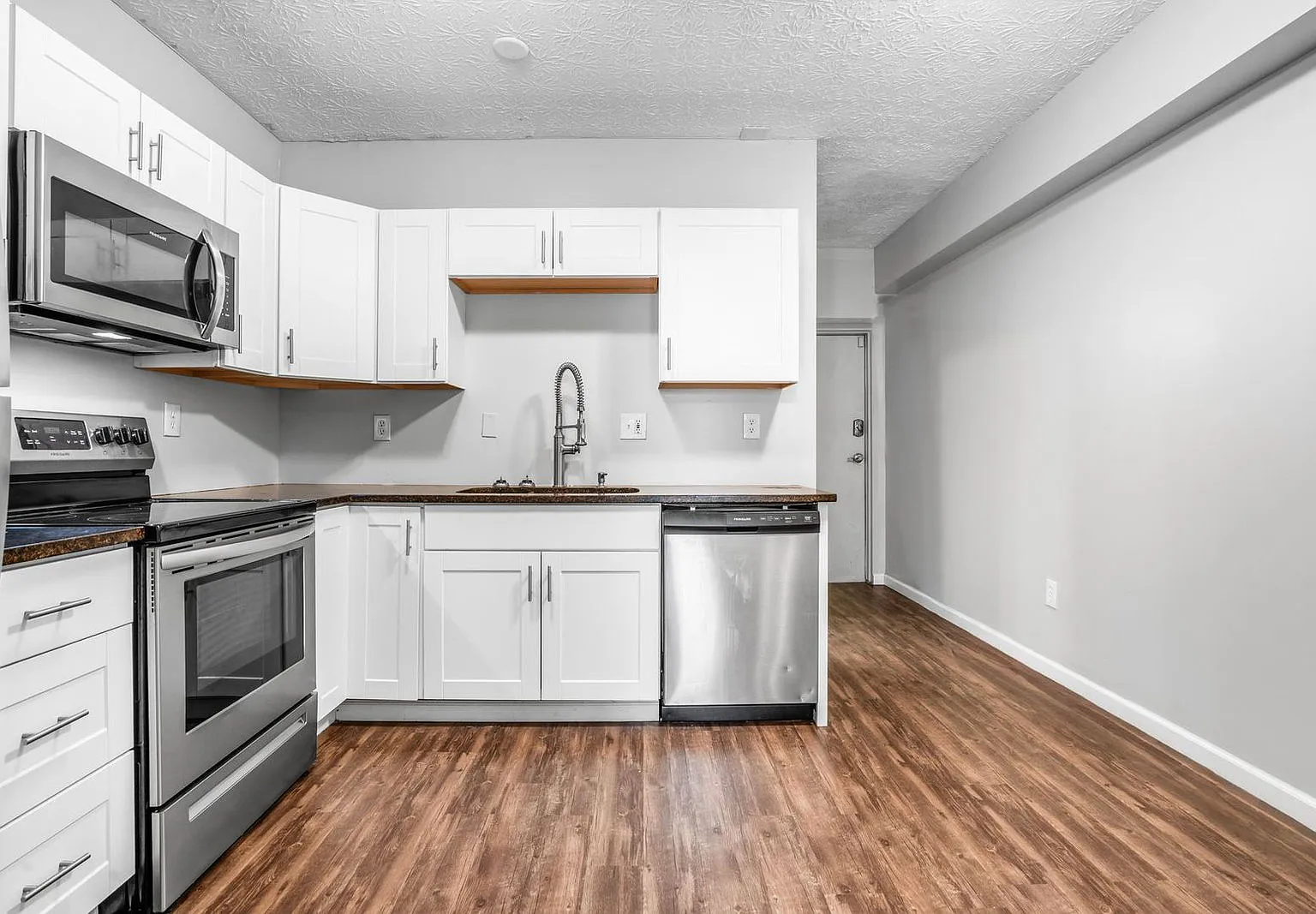 Studio, 1.0 bath, $1,195 — Photo 4