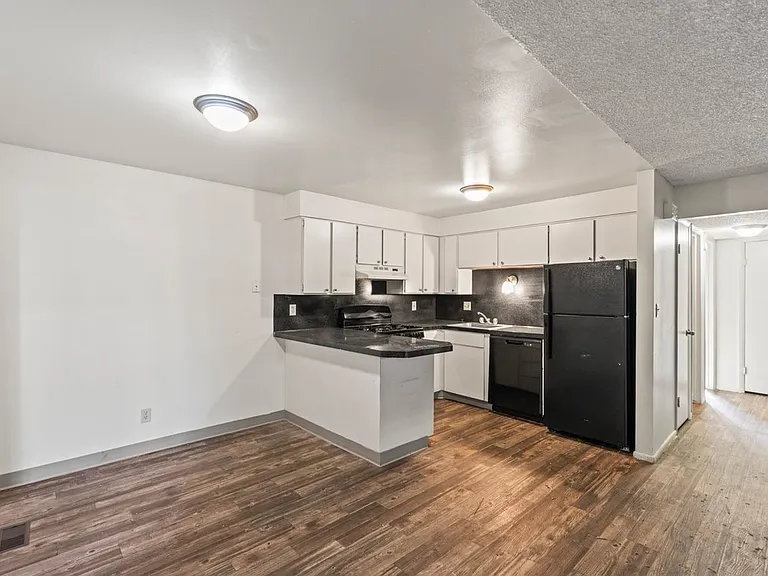 Christopher Village Apartments — Photo 32