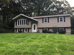 32 Terry Rd, Gales Ferry, CT 06335