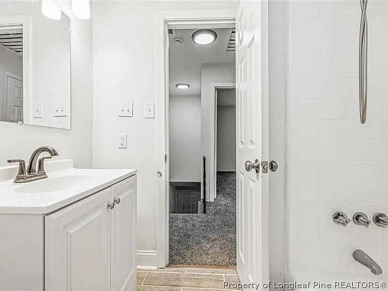 2326 Barrington Cir — Photo 27