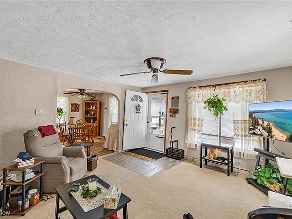 4th image of 3071 Elderberry Ave