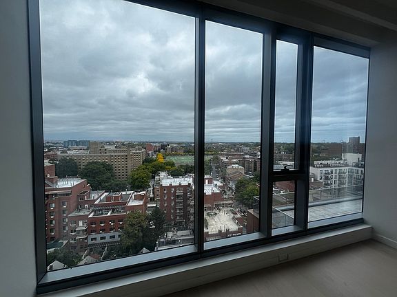 2nd image of 3532 Leavitt St #9