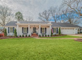 2083 N Austin Dr, Fayetteville, AR 72703
