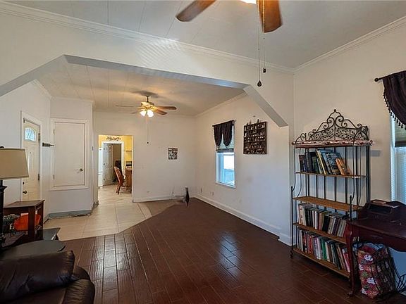 3rd image of 608 Allo Ave