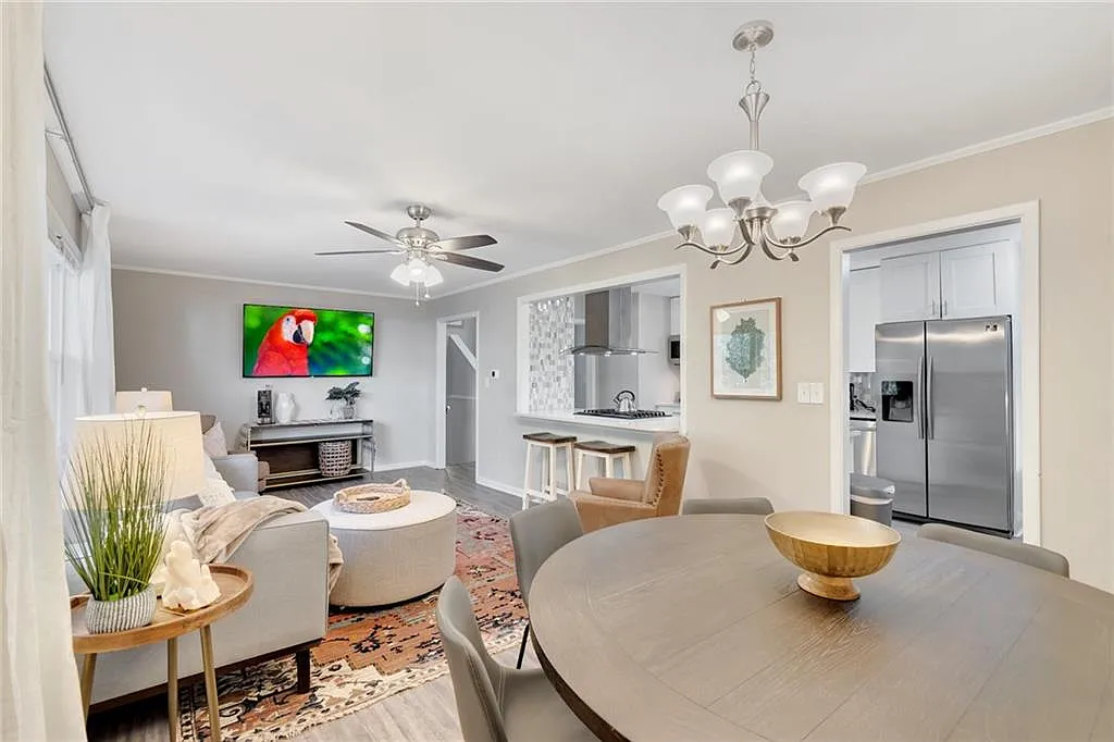 4 bed, 2.5 bath, $5,450 — Photo 1