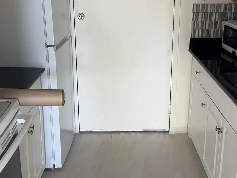 2020 NE 135th St #310 — Photo 6