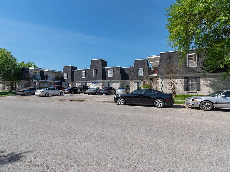 203 E Bowie St #11 — Photo 10