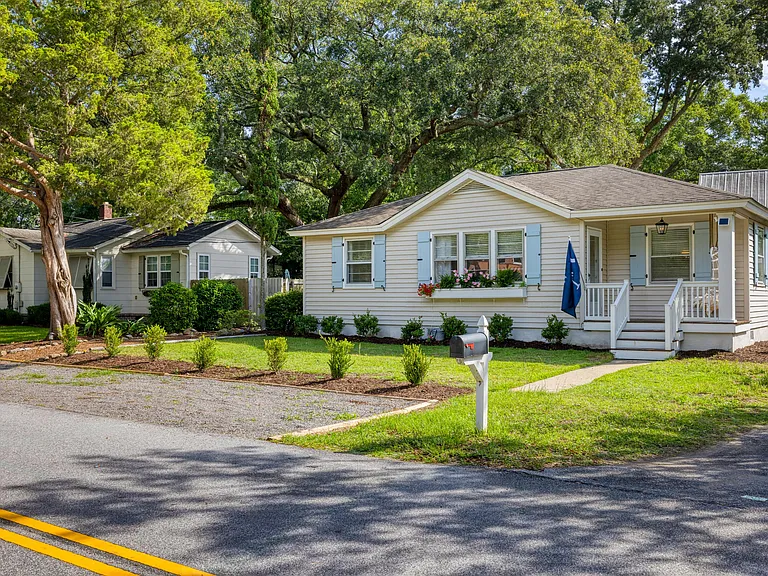 1424 Moultrie St — Photo 25