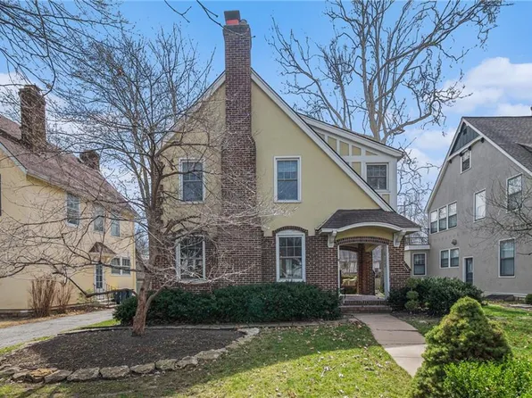 435 Greenway Ter, Kansas City, MO 64113