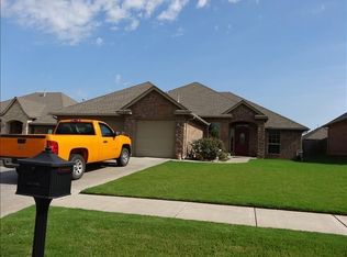 2505 SE 10th St, Moore, OK 73160