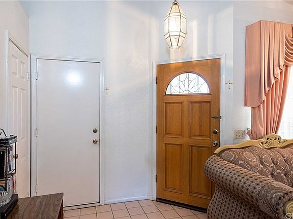 4th image of 575 Cumbre Ct