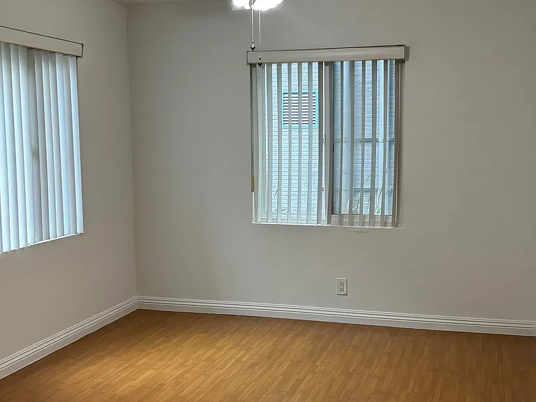 686 S Ardmore Ave #101 — Photo 8