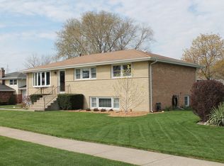 10536 S Terry Dr, Palos Hills, IL