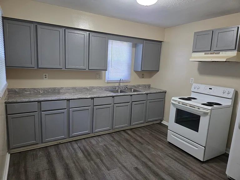 1347 Thomas Ave N — Photo 4
