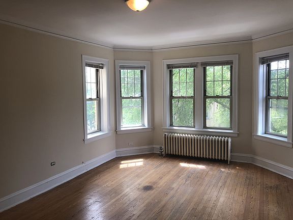 3rd image of 6203-05 N Claremont Ave #6205-3