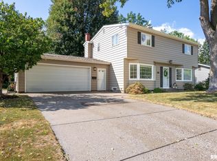 2718 Fairhaven Rd, Davenport, IA 52803