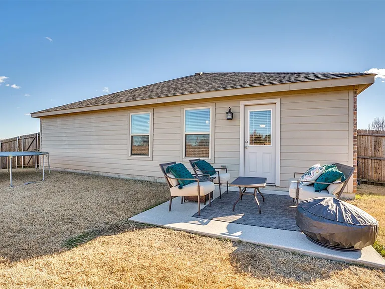 1606 Meadow Creek Dr — Photo 24