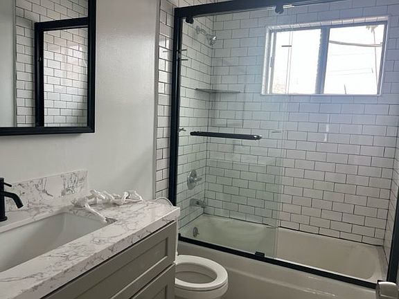 5th image of 1821 Vine St