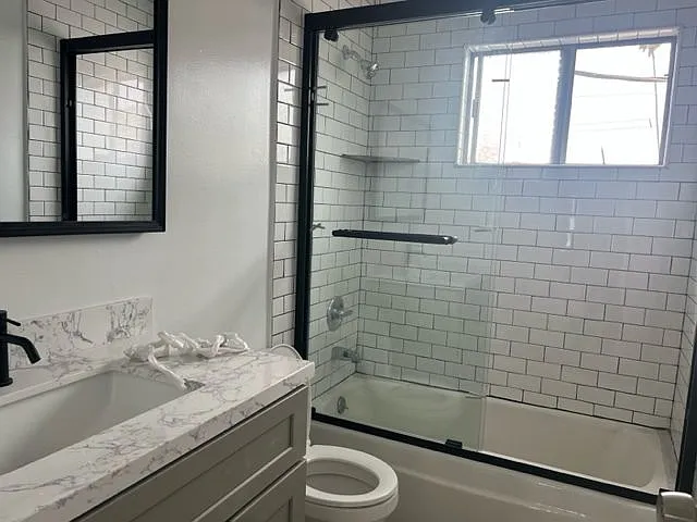 1821 Vine St — Photo 5