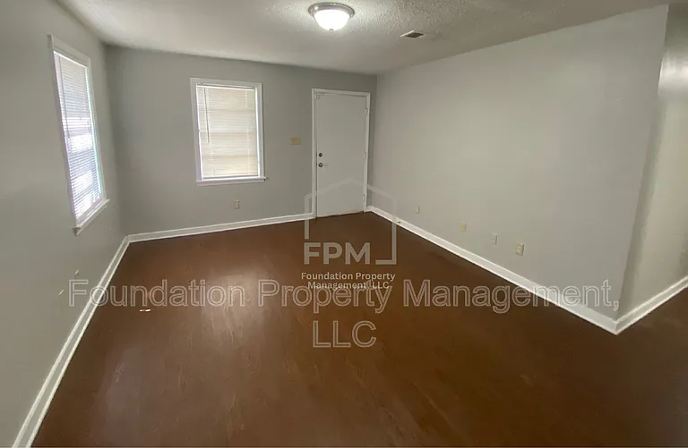 732 Tampa Ave — Photo 6