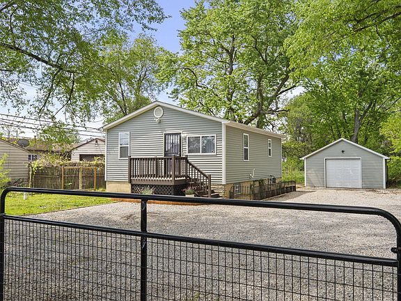 3rd image of 3637 S Champion Ave