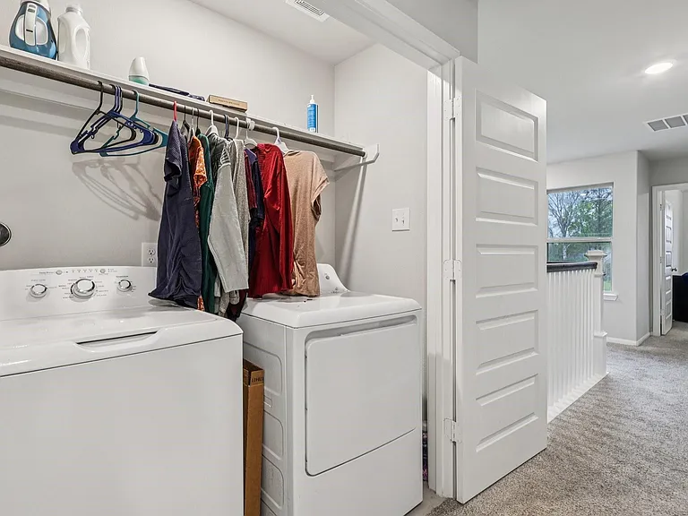 7333 Hinsdale Dr — Photo 24