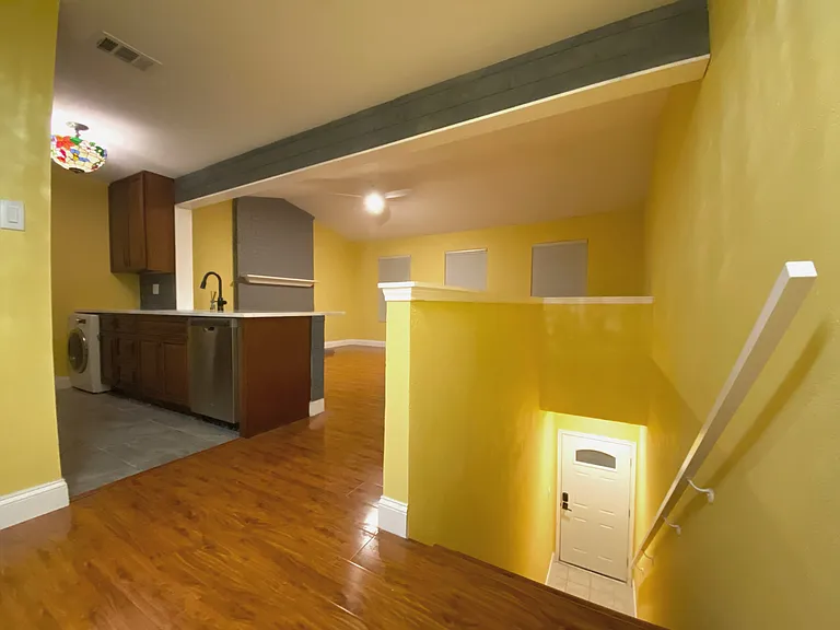 236 Samuel Blvd #Q-10 — Photo 2