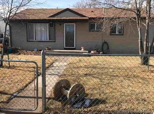 220 McFarland Ave, Cheyenne, WY 82007