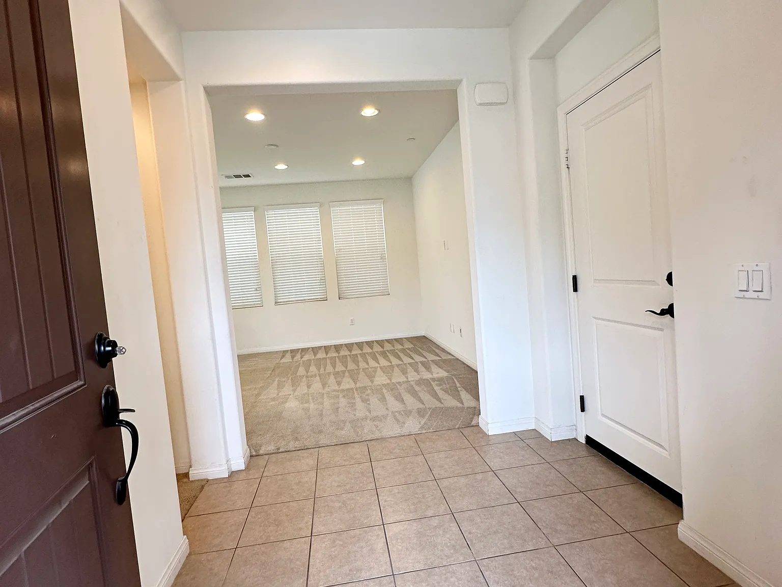 3 bed, 2.5 bath, 2103 sqft, $3,400 — Photo 2