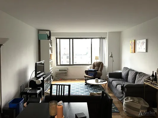 Rented by Anchor Associates | media 17