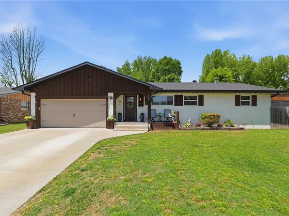 1300 Dyer St, Springdale, AR 72762