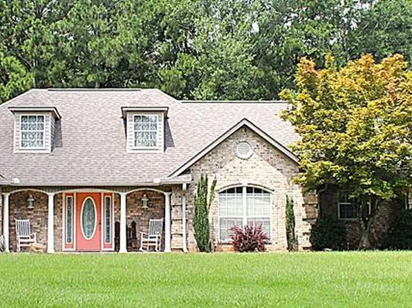 138 Weatherby Dr, Hooks, TX 75561